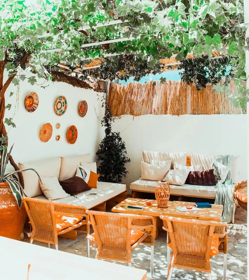 Lush plants integrated into unique bohemian backyard ideas design