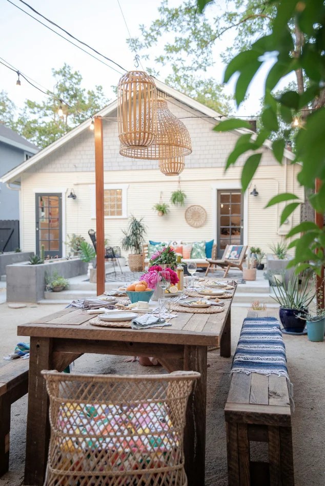 Romantic fire pit surrounded by cushions in bohemian backyard ideas