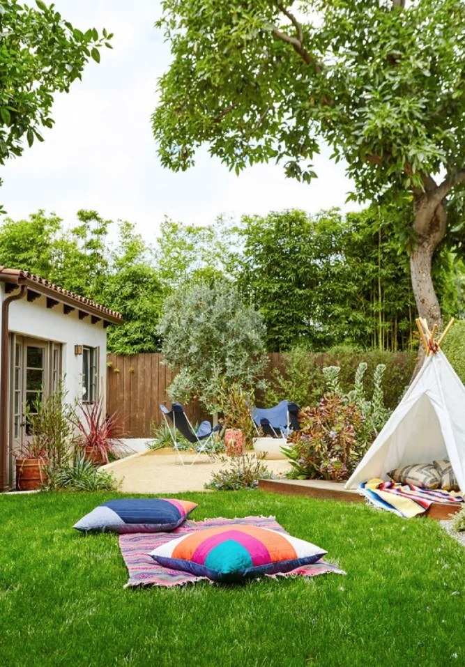 Charming outdoor dining table reflecting bohemian backyard ideas style